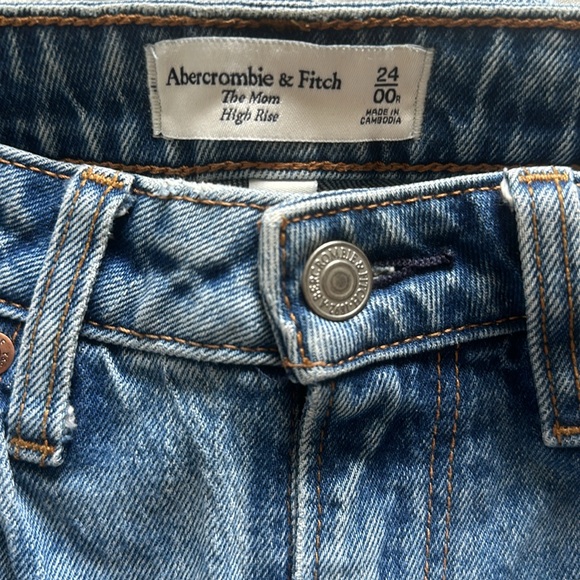 A&F 👖 HIGH RISE JEANS - Picture 2 of 2